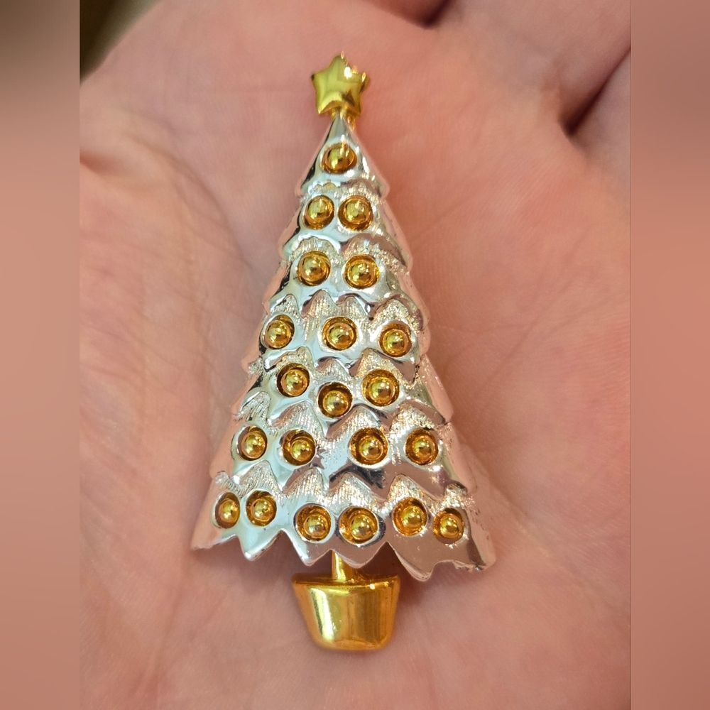 🎄🛍❤️ VINTAGE DANECRAFT Gold and Silver Christmas Tree Brooch